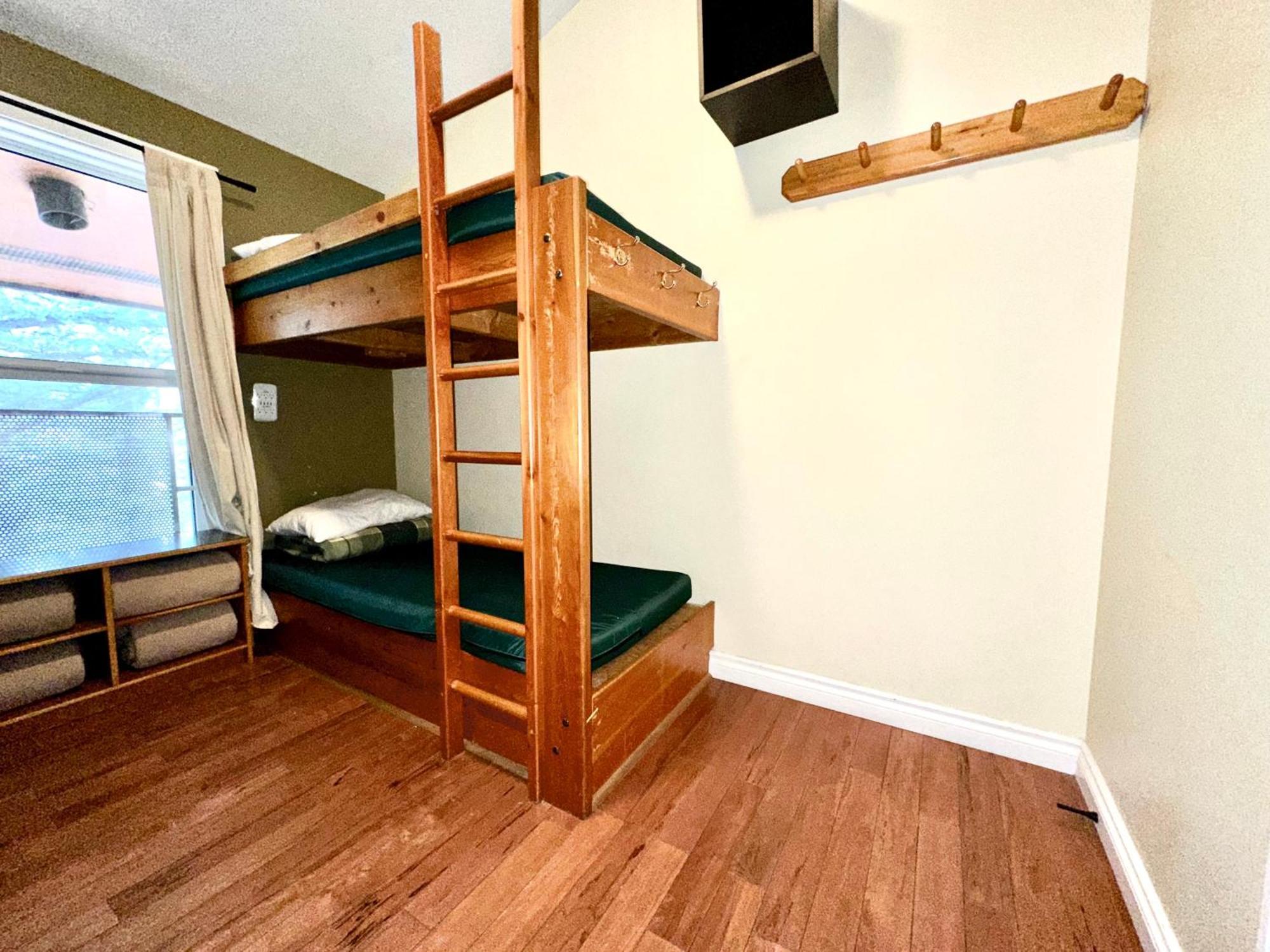 Canmore Alpine Hostel - Alpine Club Of Canada Екстериор снимка
