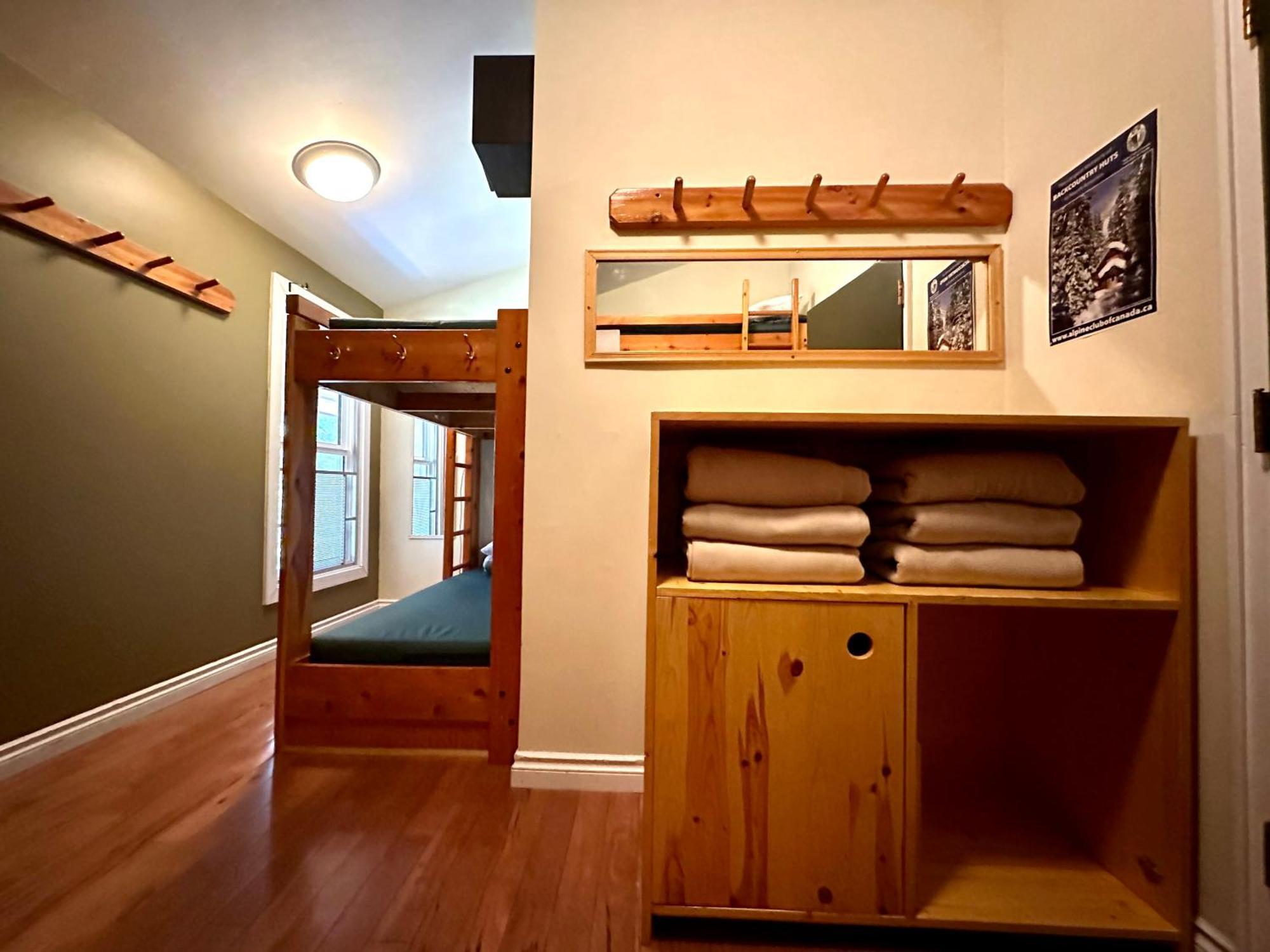 Canmore Alpine Hostel - Alpine Club Of Canada Екстериор снимка